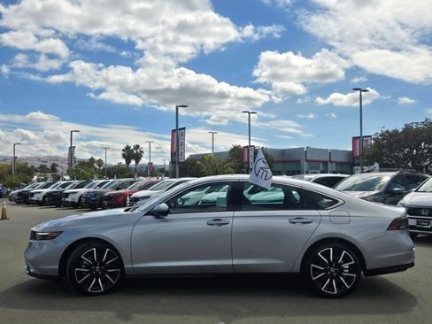 Used 2025 Honda Accord Touring image 4