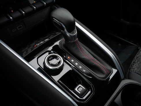 Used 2024 Chevrolet Colorado Z71 w/ Z71 Convenience Package 2 image 24