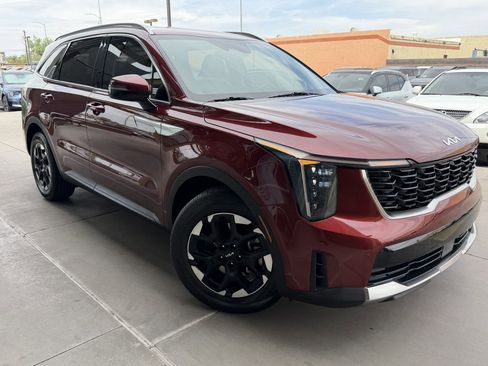 Used 2024 Kia Sorento S image 6