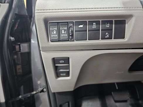 Used 2018 Honda Odyssey EX-L image 26