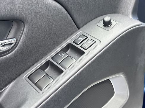 Used 2025 Nissan Frontier SV w/ SV Convenience Package image 29