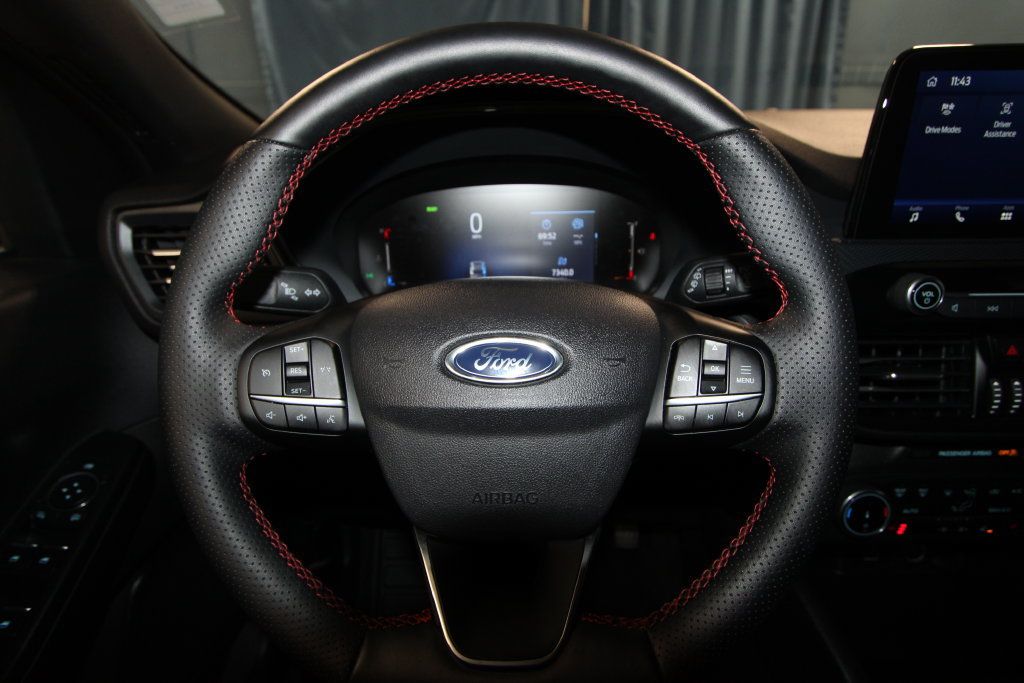 Used 2025 Ford Escape ST-Line Select AWD/4WD image 11