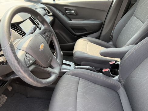 Used 2019 Chevrolet Trax LT w/ LPO, Protection Package AWD/4WD image 10