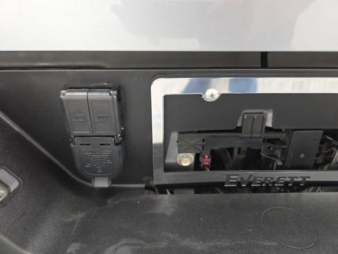 Used 2024 GMC Sierra 2500 Denali Ultimate image 19