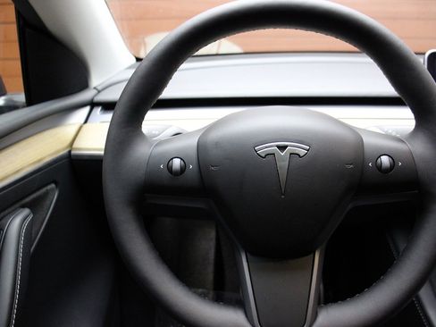 Used 2022 Tesla Model Y Performance image 27
