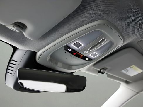 New 2025 Volvo XC40 B5 Core w/ Protection Package Premier image 24