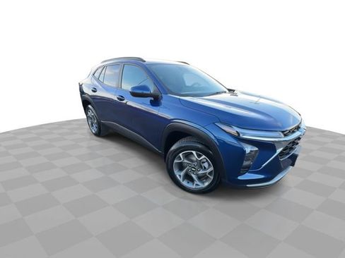 Certified 2024 Chevrolet Trax LT w/ Sunroof Package image 2