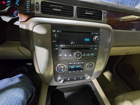 Used 2010 GMC Yukon SLT w/ SLT Chrome Package image 19