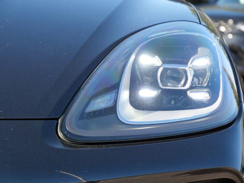 Used 2023 Porsche Cayenne AWD/4WD image 9