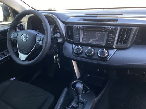 Used 2018 Toyota RAV4 LE w/ Carpet Mat Package AWD/4WD image 12