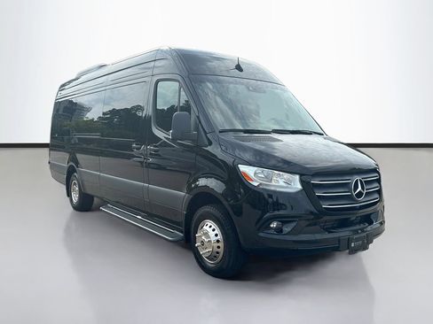 Used 2024 Mercedes-Benz Sprinter 3500 image 3