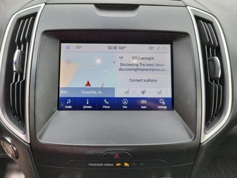 Used 2020 Ford Edge ST-Line w/ Cold Weather Package image 9