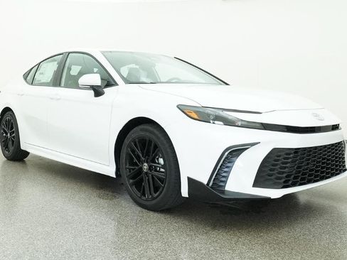 Used 2026 Toyota Camry SE FWD image 36