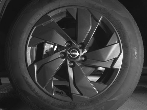 Used 2026 Nissan Rogue SV AWD/4WD image 13