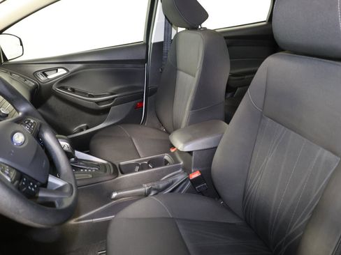 Used 2017 Ford Focus SE FWD image 25