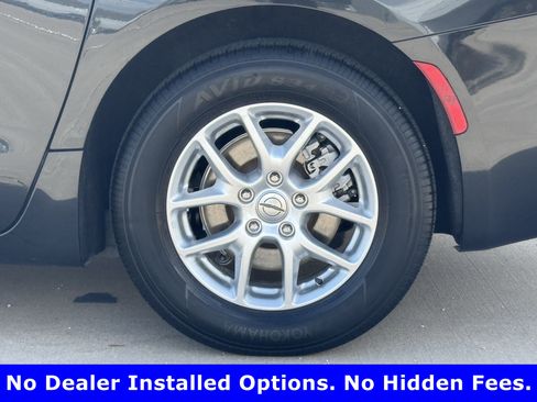 Used 2023 Chrysler Voyager LX FWD image 8