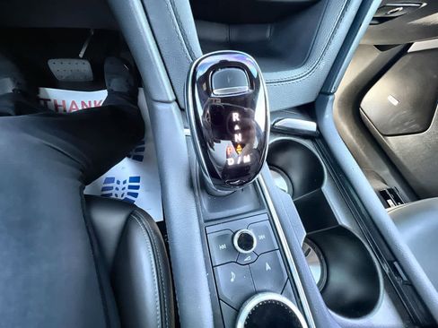 Used 2025 Cadillac XT6 Premium Luxury image 16