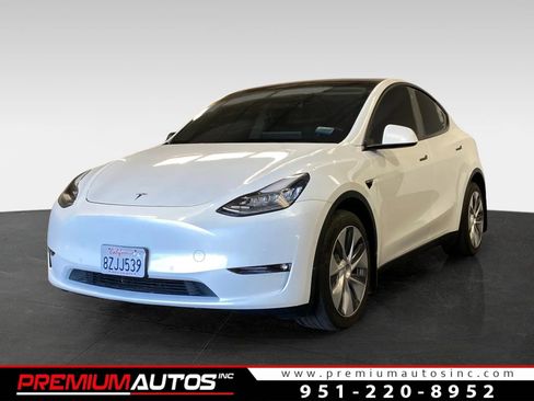 Used 2022 Tesla Model Y Long Range image 1