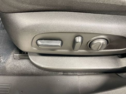 Used 2020 Chevrolet Equinox LS w/ LS Convenience Package FWD image 12