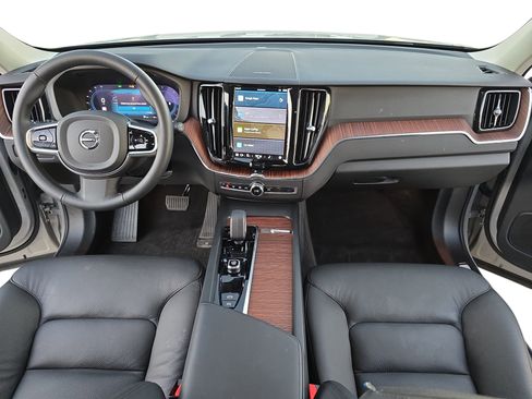 Used 2023 Volvo XC60 B5 Plus w/ Climate Package image 9