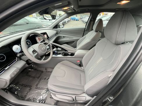 Used 2025 Hyundai Elantra SEL image 24