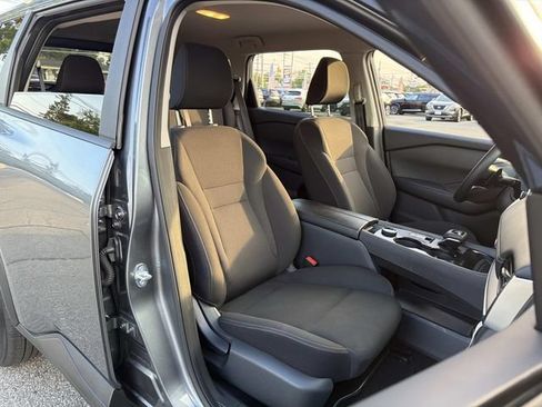 Used 2025 Nissan Rogue S AWD/4WD image 11