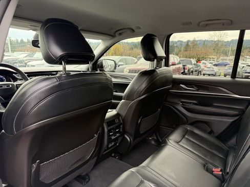 Used 2023 Jeep Grand Cherokee Limited image 31