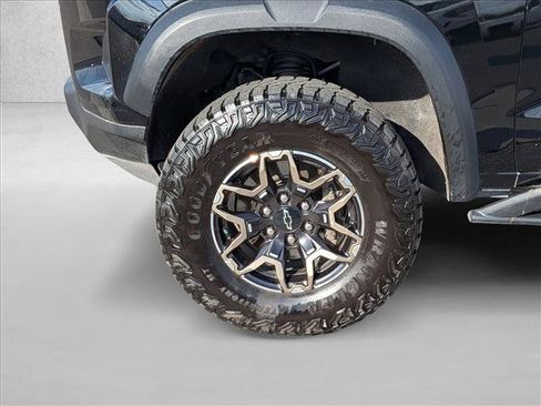 Used 2024 Chevrolet Colorado ZR2 w/ Safety Package AWD/4WD image 15