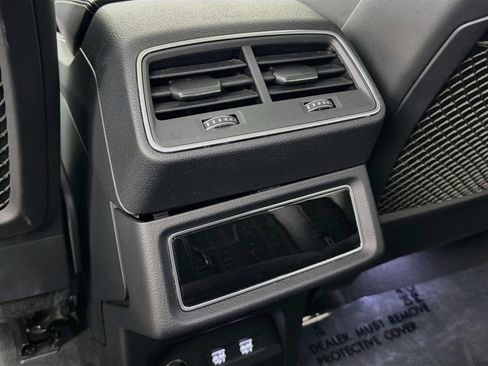 Used 2019 Audi e-tron Prestige w/ Prestige Package AWD/4WD image 27