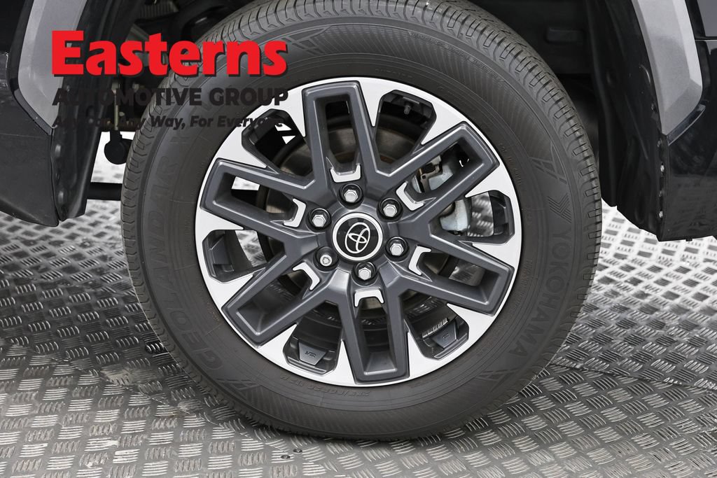 Used 2024 Toyota Tundra Limited AWD/4WD image 39