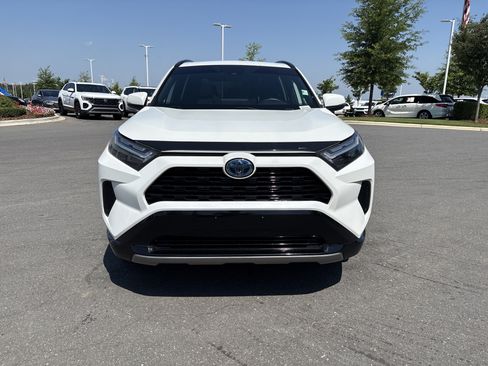 Used 2024 Toyota RAV4 SE w/ Convenience Package AWD/4WD image 3