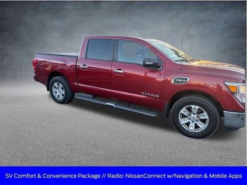 Used 2017 Nissan Titan SV image 3