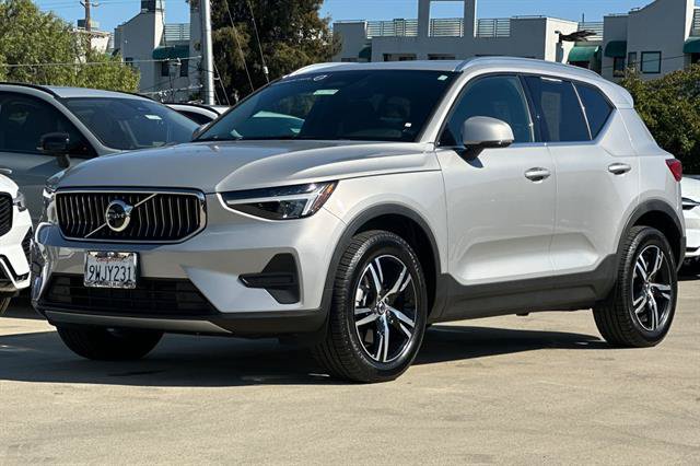 Certified 2025 Volvo XC40 B5 Core AWD/4WD image 7
