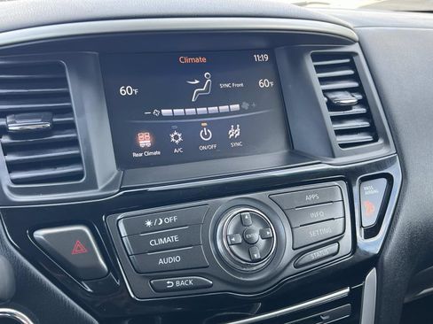 Used 2019 Nissan Pathfinder S image 16