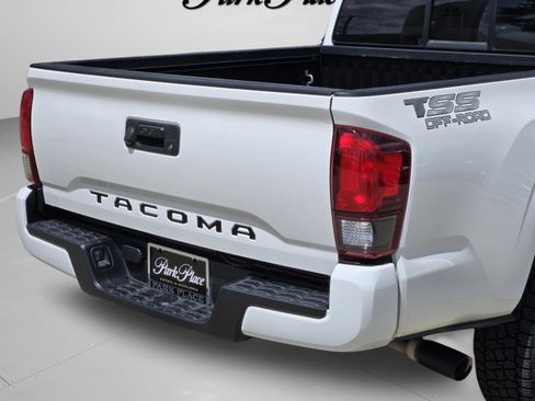 Used 2022 Toyota Tacoma SR w/ SR Convenience Package image 31