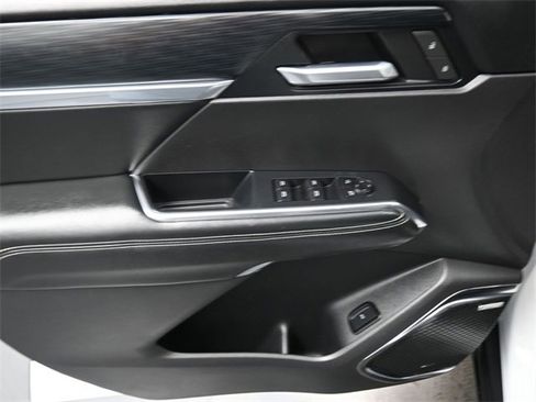 Used 2025 GMC Acadia Elevation image 13