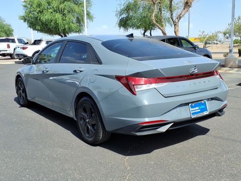 Certified 2022 Hyundai Elantra SEL FWD image 3