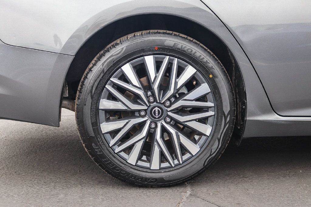 Used 2024 Nissan Altima 2.5 SV FWD image 11