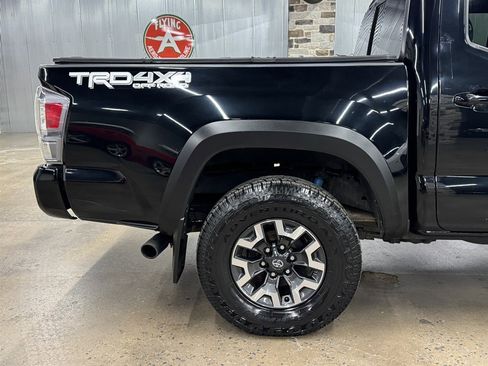 Used 2023 Toyota Tacoma TRD Off-Road w/ Technology Package AWD/4WD image 17