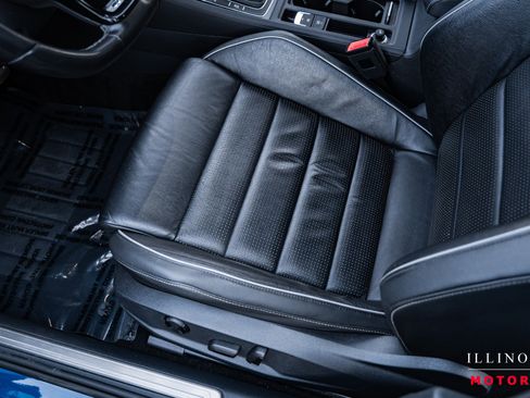 Used 2019 Volkswagen Golf R 4-Door image 18