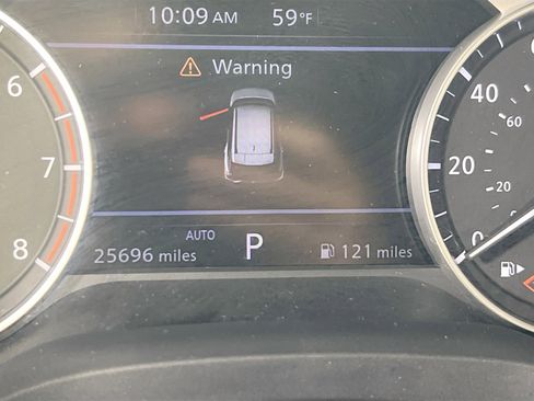 Used 2021 Nissan Rogue SV image 12