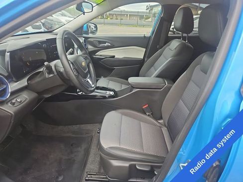 Used 2025 Chevrolet Trax LT w/ LT Convenience Package FWD image 10