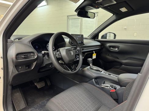Used 2025 Honda HR-V Sport image 12