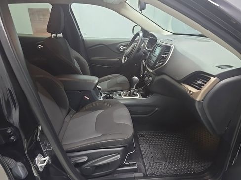 Used 2016 Jeep Cherokee Latitude w/ Cold Weather Group image 5
