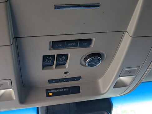 Used 2018 GMC Yukon SLT w/ Open Road Package image 28