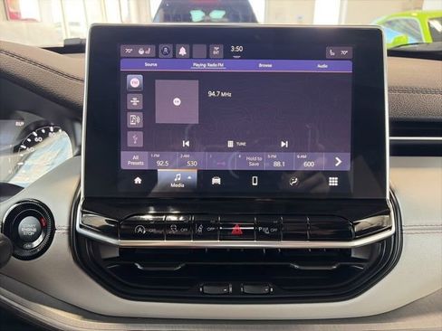 Used 2024 Jeep Compass Limited image 21