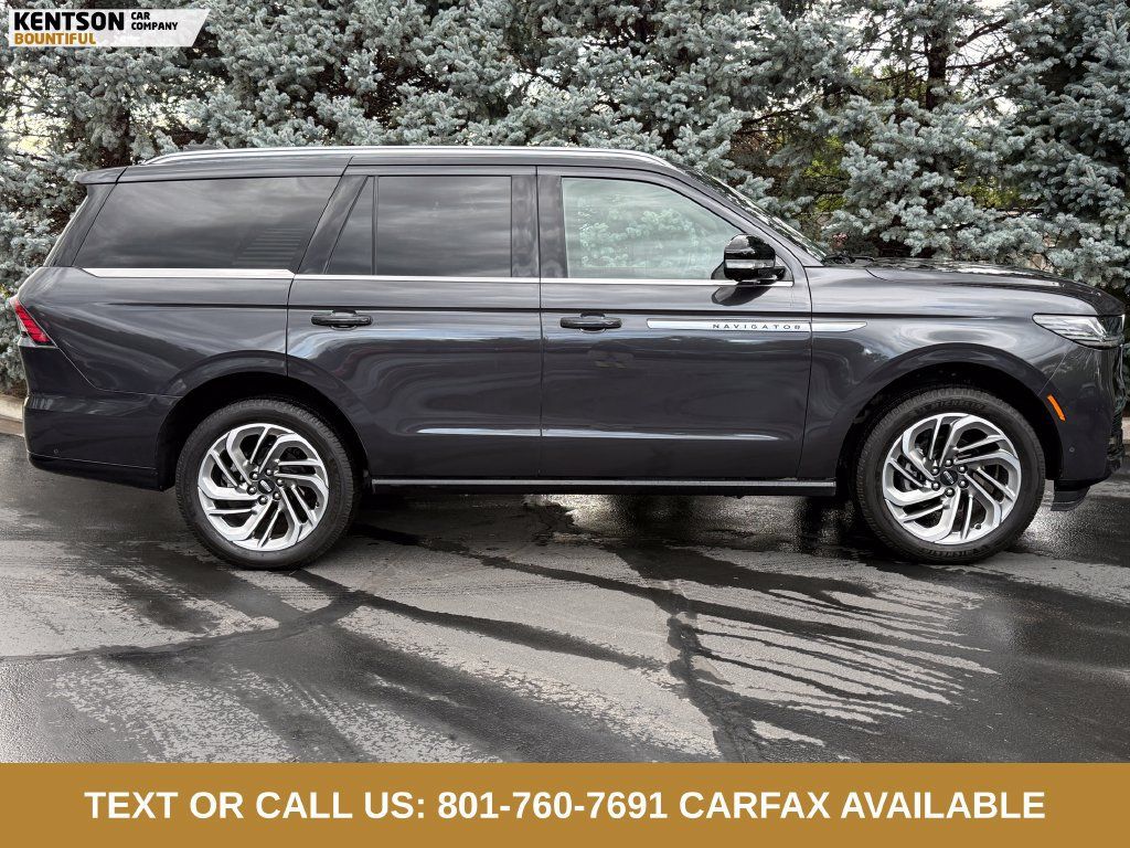 Used 2025 Lincoln Navigator Reserve AWD/4WD image 10