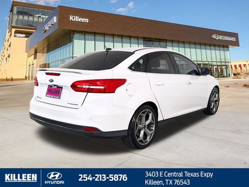 Used 2017 Ford Focus Titanium w/ Titanium Technology Package FWD image 8