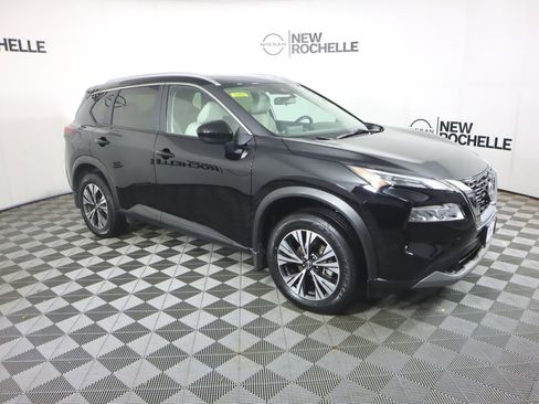 Used 2023 Nissan Rogue SV w/ SV Premium B Package image 5