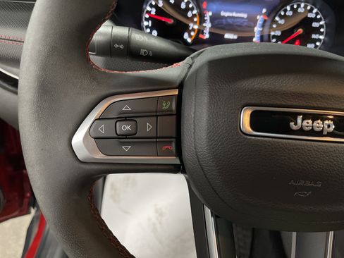 Used 2024 Jeep Compass Trailhawk image 18